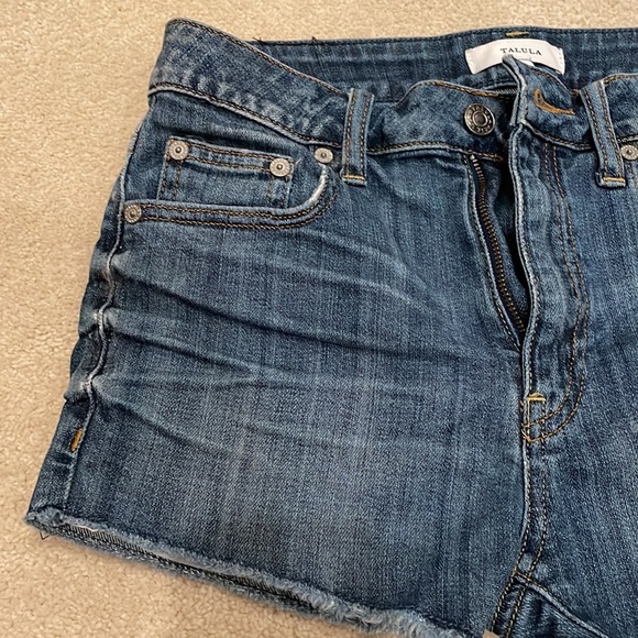 Aritzia talula short size25 - Picture 3 of 7